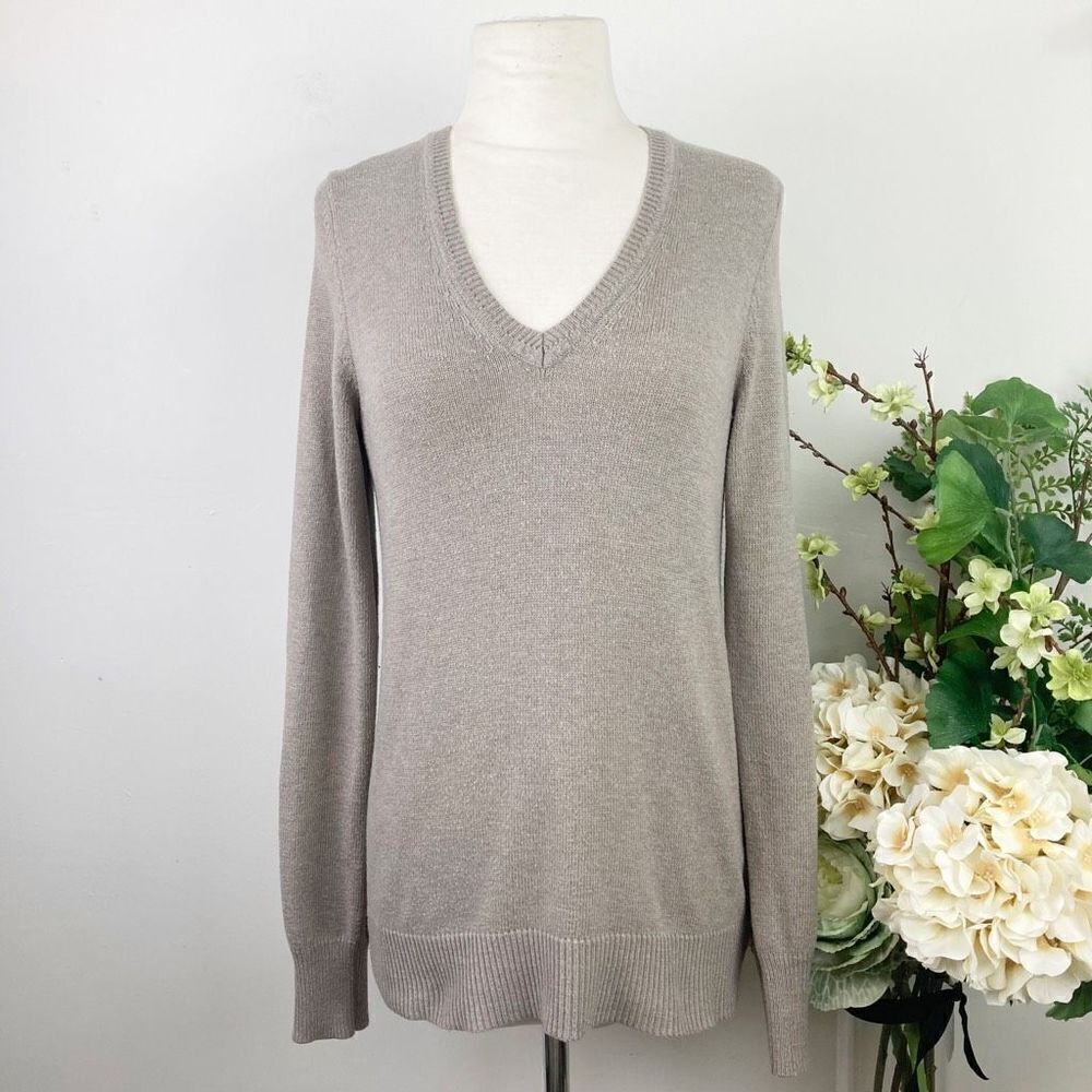 GAP sweater | long sleeves | v-neck | tan | medium | luxe
